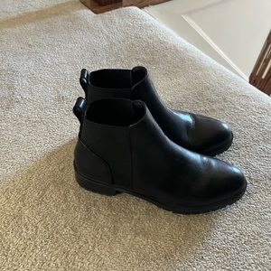 STEVE MADDEN Black Leather Chelsea Boots Women’s Size 10
